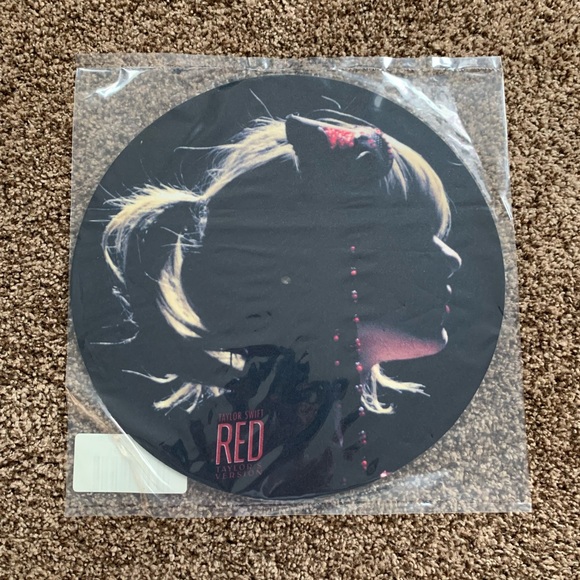 Taylor Swift Accessories - NEW Taylor Swift RED “And That Was The Moment I Knew” Vinyl Slip Mat